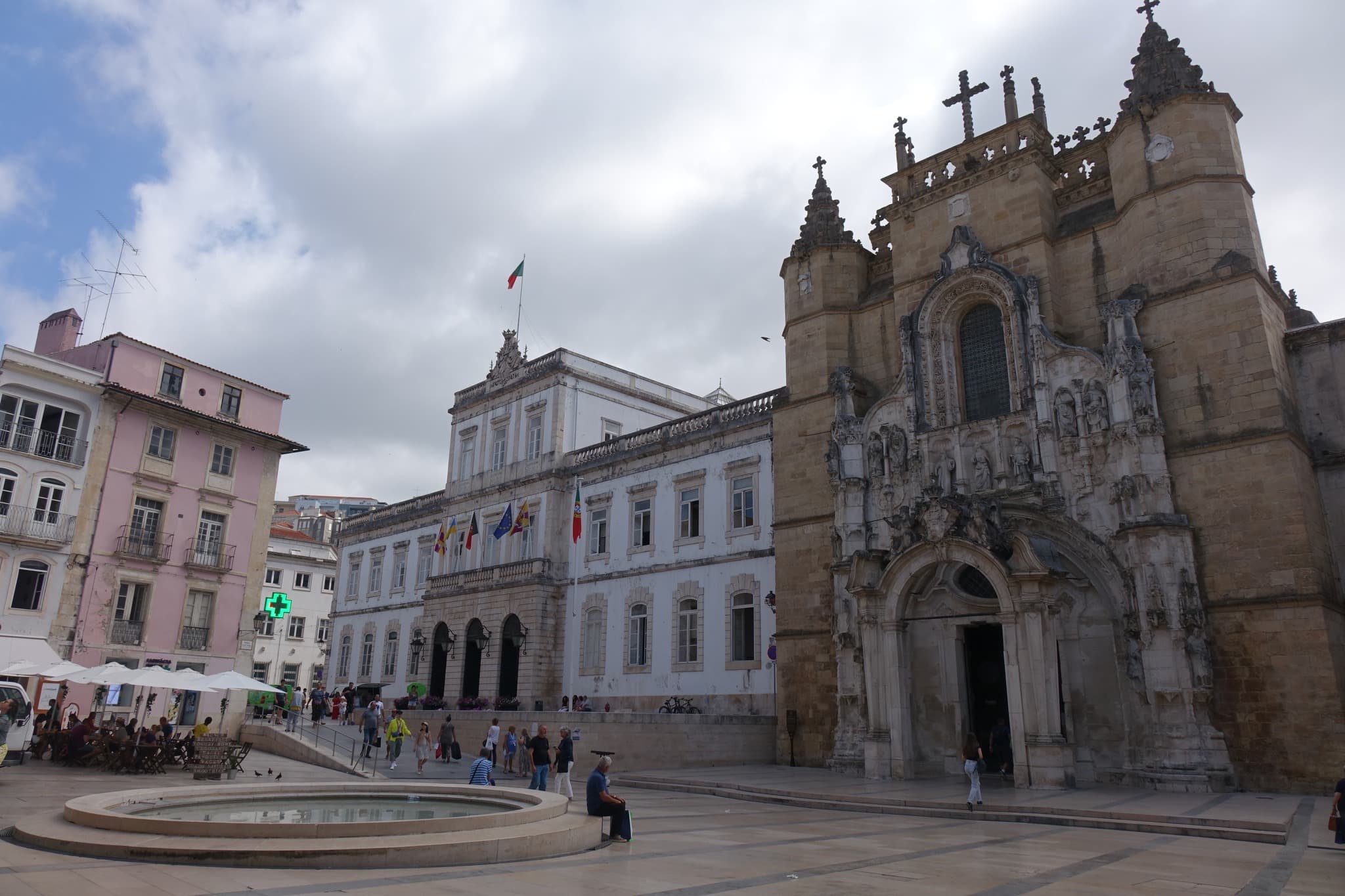 Camara e Praça 8 de Maio